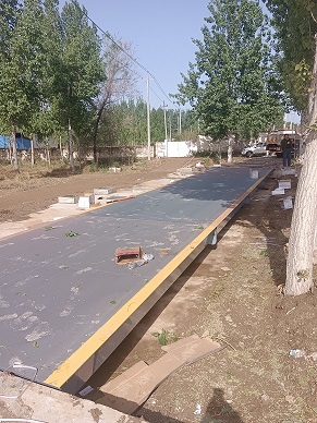 深州亞?wèn)|橡膠制器廠100噸3*16米地磅